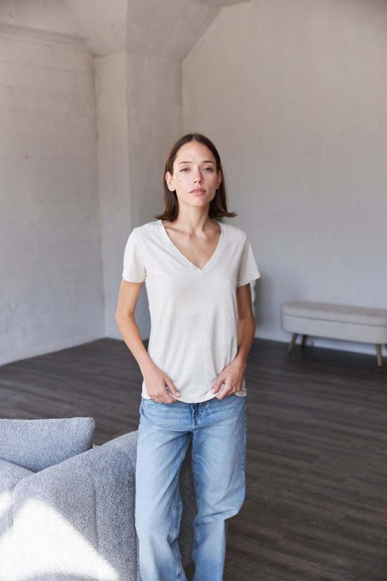  It Is Well L.A. 반팔 티셔츠 잇 이즈 웰 L.A. 에브리데이 브이넥 티셔츠