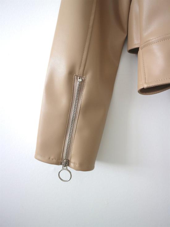  우오르 가죽 자켓 저희 빅 벨트 인조 가죽 재킷 베이지색 - OUOR