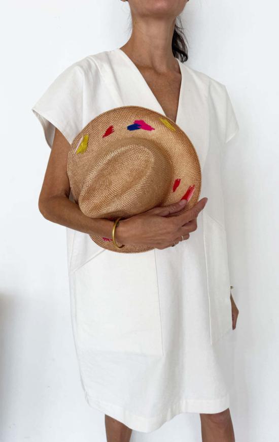  익스퀴짓 제이 모자 정교한 J 핸드 스티치 - EXQUISITE J