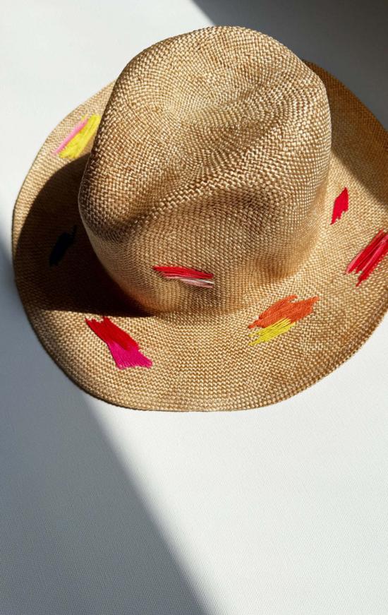  익스퀴짓 제이 모자 정교한 J 핸드 스티치 - EXQUISITE J