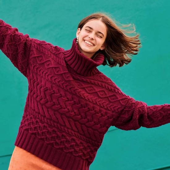  지지 니트웨어 터틀넥 케이블 스웨터