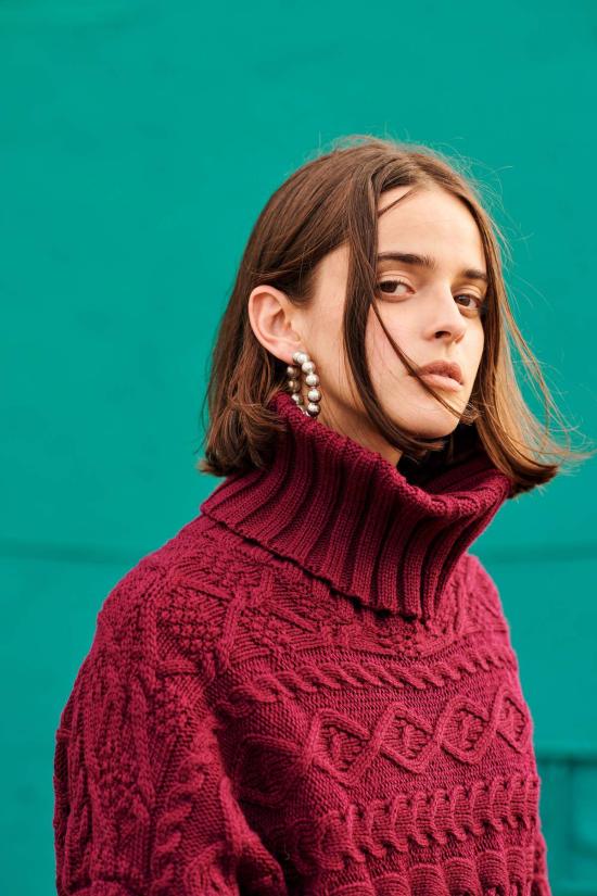  지지 니트웨어 터틀넥 케이블 스웨터 - GIGI KNITWEAR
