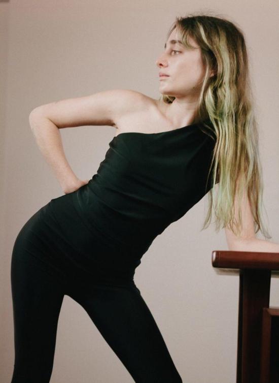  hauslabel 민소매 티셔츠 하우스라벨 원숄더 비대칭 탑 느와르 - HAUSLABEL