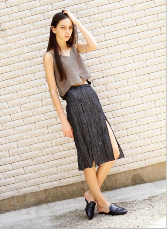  OUOR 민소매 티셔츠 우오르 바그다드 린넨 탑 브라운 - OTHER BRANDS