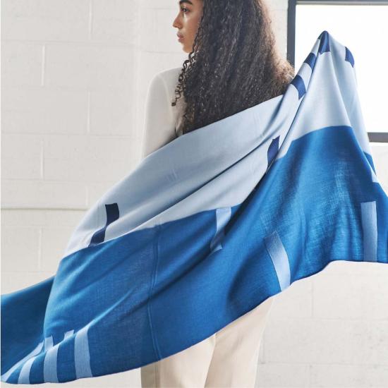  Variously 머플러/스카프 다양한 색상의 하버 블루 실크 메리노 핸드메이드 자수 스카프 (블루/오렌지) - OTHER BRANDS