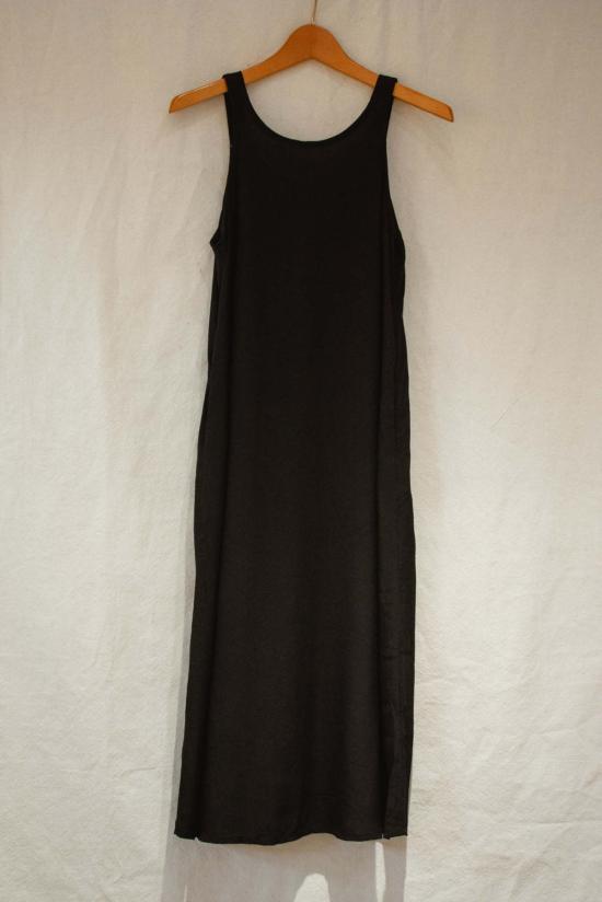  콘라도 롱 원피스 리사 로우 백리스 드레스