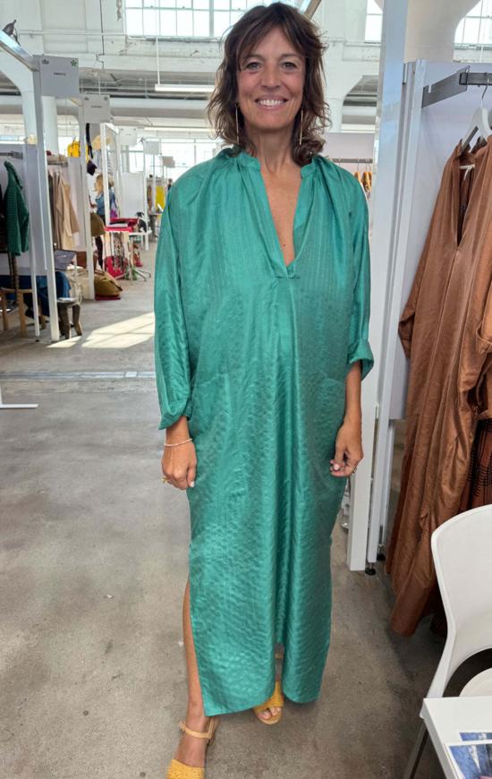  투 롱 원피스 실크 메탈릭 핀스트라이프 롱 카프탄 그린 - TWO