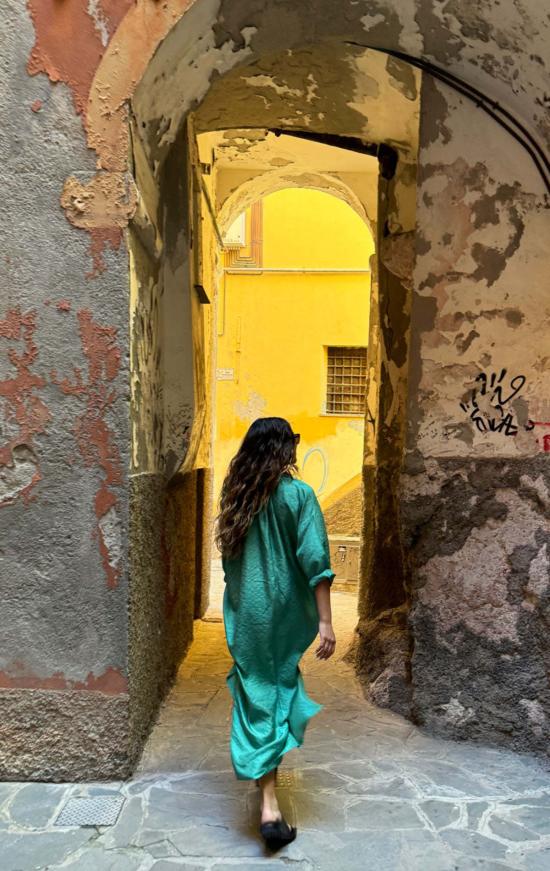  투 롱 원피스 실크 메탈릭 핀스트라이프 롱 카프탄 그린 - TWO