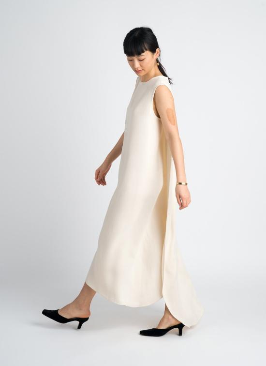  카렘 롱 원피스 턴 슬리브리스 오버랩 맥시 드레스 베이지