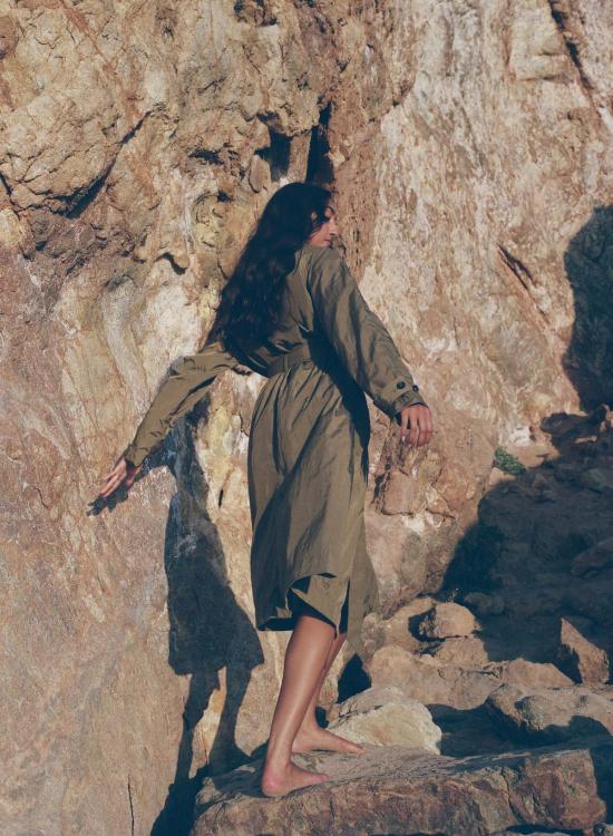  파리 데사이 트렌치 코트 비비안 파라슈트  올리브 - PARI DESAI