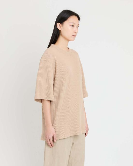  반팔 티셔츠 Colbo가 곧 T 베이지 색상으로 출시됩니다. - OTHER BRANDS