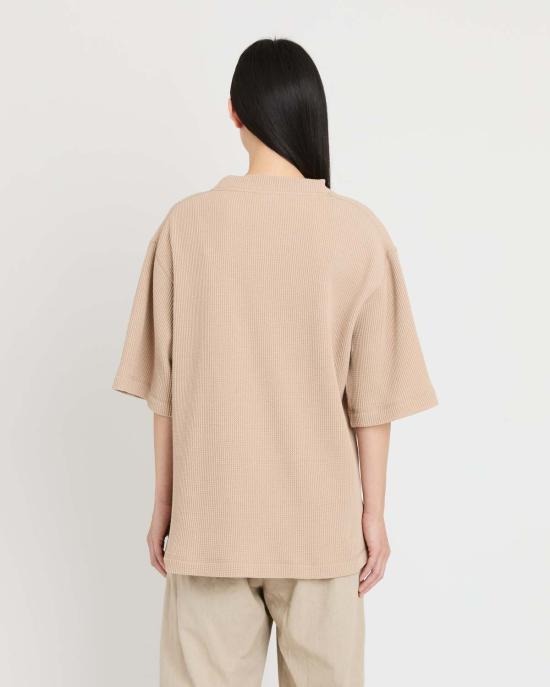  반팔 티셔츠 Colbo가 곧 T 베이지 색상으로 출시됩니다. - OTHER BRANDS