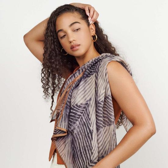  베리어슬리 머플러/스카프 다양한 사무 시보리 프린트 실크 시폰 스카프 블랙 - VARIOUSLY