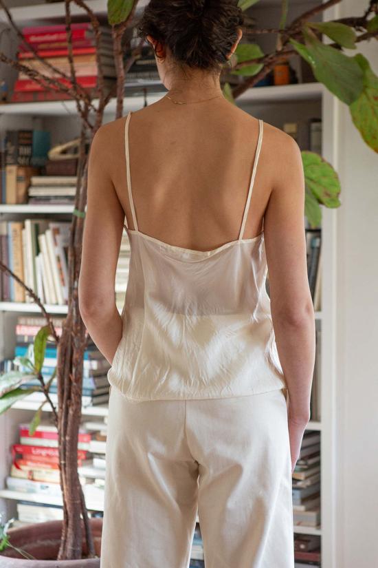  에리카 타노브 민소매 티셔츠 에리카 타노프 시몬 실크 캐미솔 아이보리 - ERICA TANOV