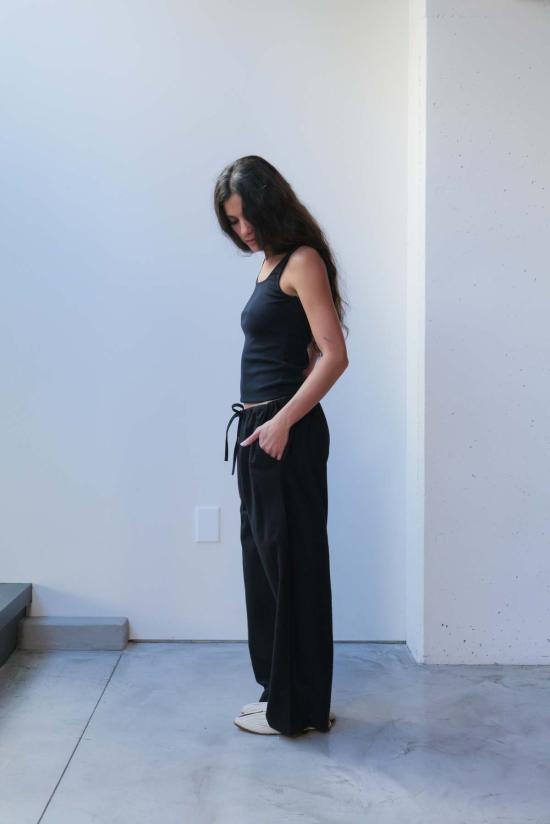  앳 던 민소매 티셔츠 새벽에. 면 골지 스퀘어넥 탱크탑 - AT DAWN.