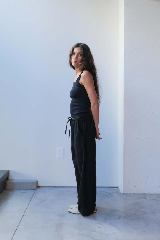  앳 던 민소매 티셔츠 새벽에. 면 골지 스퀘어넥 탱크탑 - AT DAWN.