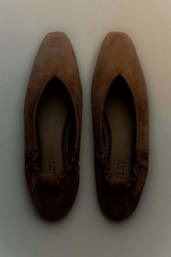  에이 에머리 플랫 슈즈 A. 에머리 브리 플랫 코냑