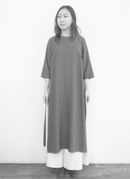  카렘 롱 원피스 오스트라 실크 롱 래글런 사이드 슬릿 실크 O 디 튜닉/드레스 블랙