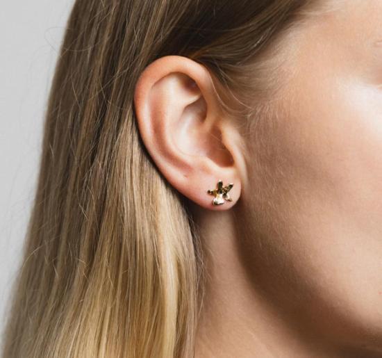  울프 시러스 이어링 울프 서커스 플라워 참 스터드 귀걸이 (14K 금도금) - WOLF CIRUS