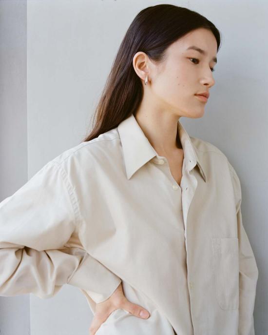  아니카 이네즈 이어링 슬로핑 힌지 후프 실버/골드