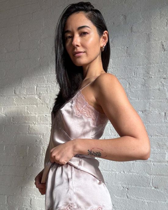  온리 하츠 캐미솔 온리하츠 실크 샤르뫼즈 캐미 탑 로즈워터 - ONLY HEARTS