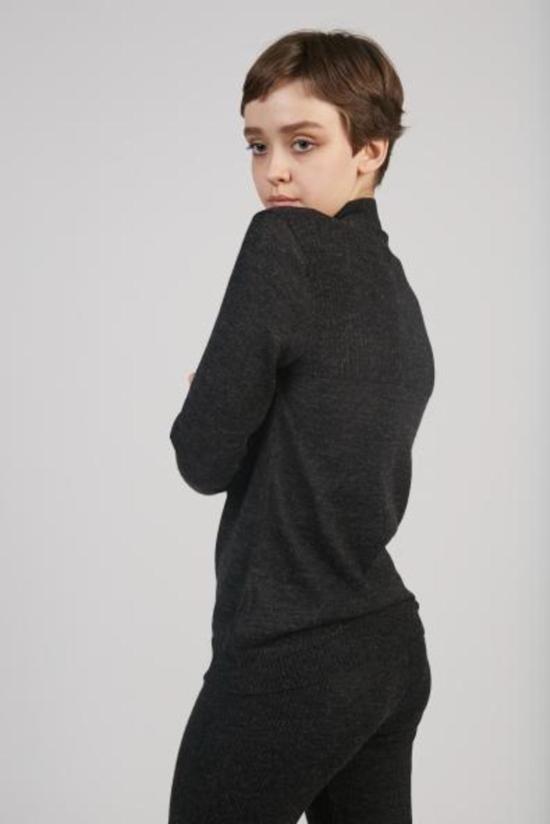  울 하이드 터틀넥 레이어링 립 알파카 모크넥 스웨터 차콜 - WOL HIDE