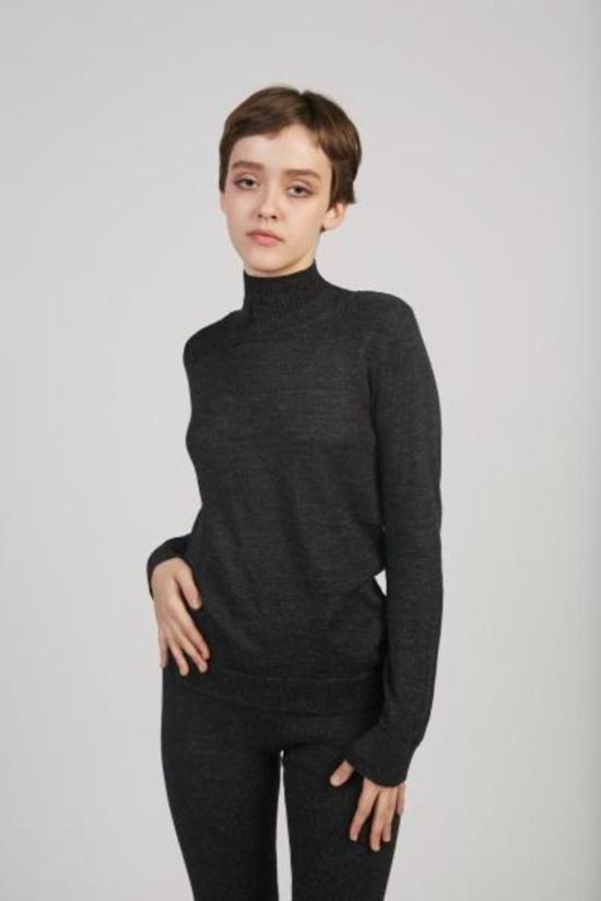  울 하이드 터틀넥 레이어링 립 알파카 모크넥 스웨터 차콜 - WOL HIDE