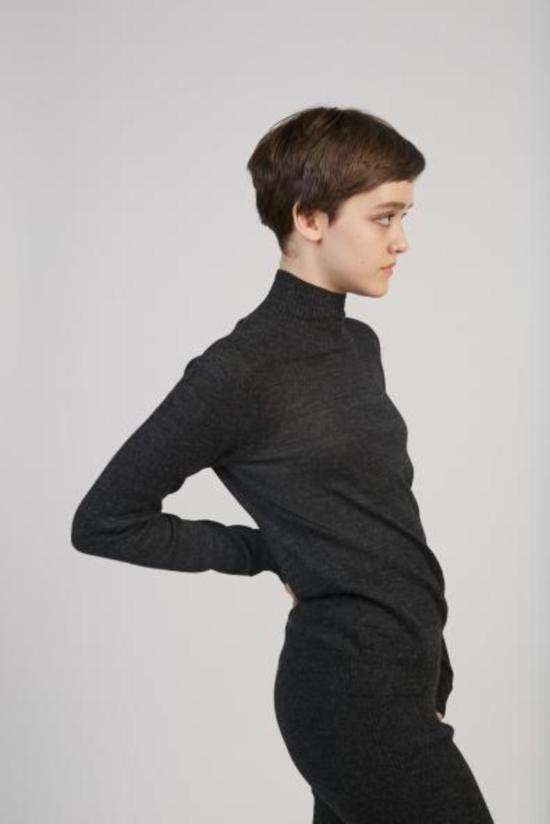  울 하이드 터틀넥 레이어링 립 알파카 모크넥 스웨터 차콜 - WOL HIDE
