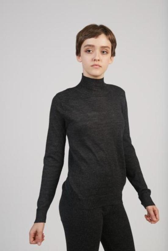  울 하이드 터틀넥 레이어링 립 알파카 모크넥 스웨터 차콜 - WOL HIDE