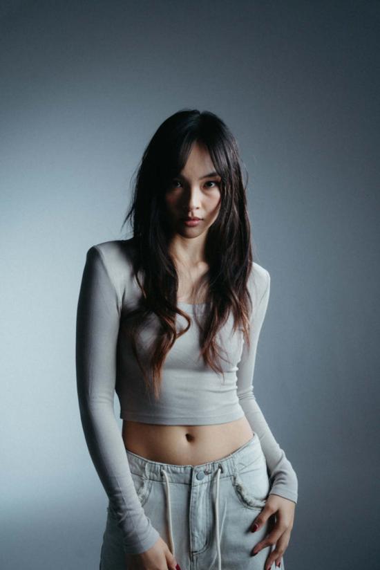  메리 로 긴팔 티셔츠 문플라워 탑