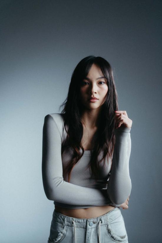  메리 로 긴팔 티셔츠 문플라워 탑 - MARY LO
