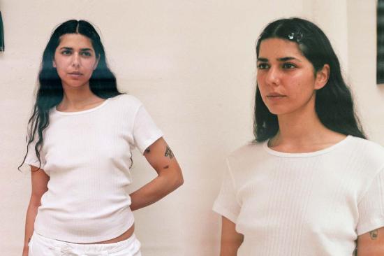  질 로드리게즈 반팔 티셔츠 길 로드리게즈 변형 립 - GIL RODRIGUEZ