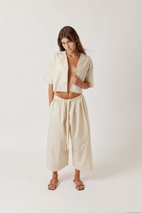  amente 셔츠 아멘테 반팔 크롭 버튼다운 셔츠 베이지 - AMENTE