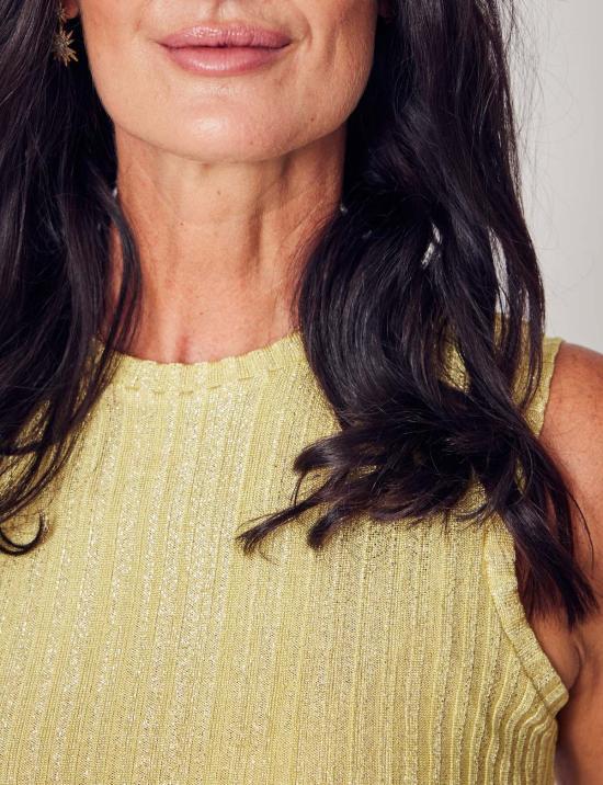  린제이 니콜라스 뉴욕 민소매 티셔츠 린지 니콜라스 뉴욕 로라 슬리브리스 크루넥 탑 선플라워 쉬머 - LINDSAY NICHOLAS NEW YORK