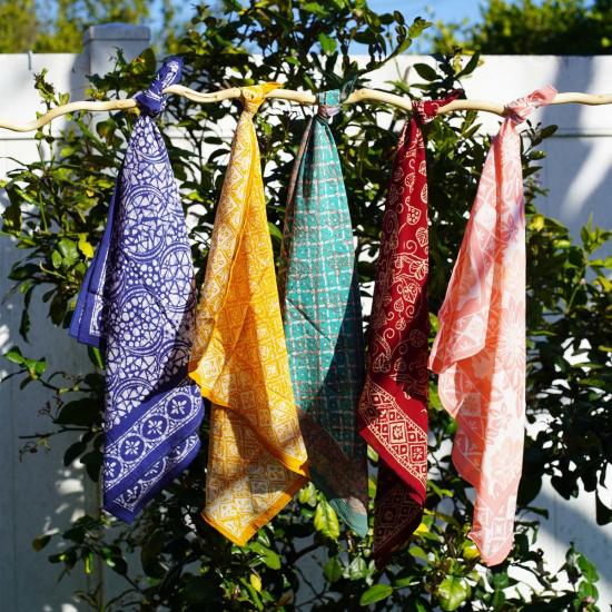  카시 코옵 머플러/스카프 Kasih Coop 대형 39" 수작업 염색 바틱 반다나 - KASIH COOP