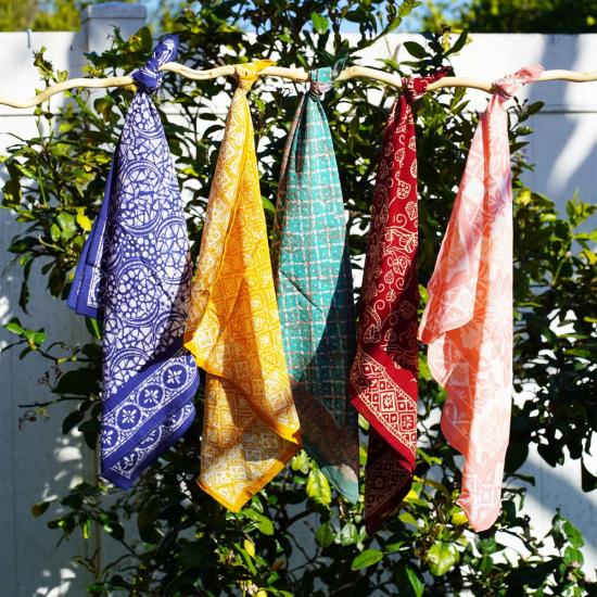  카시 코옵 머플러/스카프 Kasih Coop 대형 39" 수작업 염색 바틱 반다나 - KASIH COOP