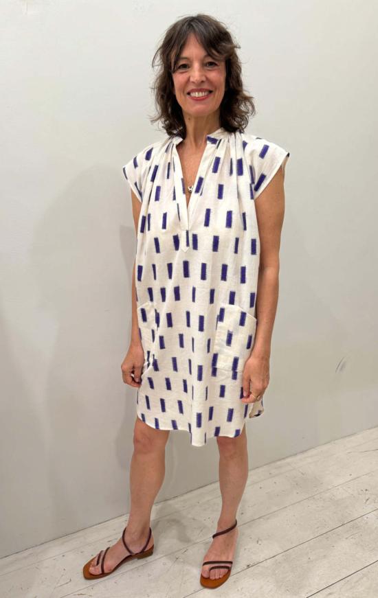  Two 튜닉 흰색/보라색 이캇 무늬  두 벌