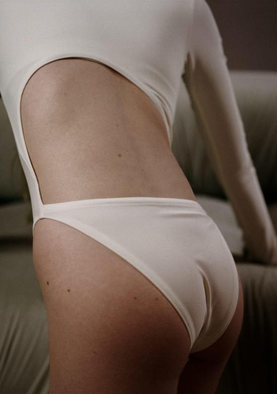  hauslabel 바디수트 티셔츠 하우스라벨 로우컷 보디수트 오바리오 - OTHER BRANDS