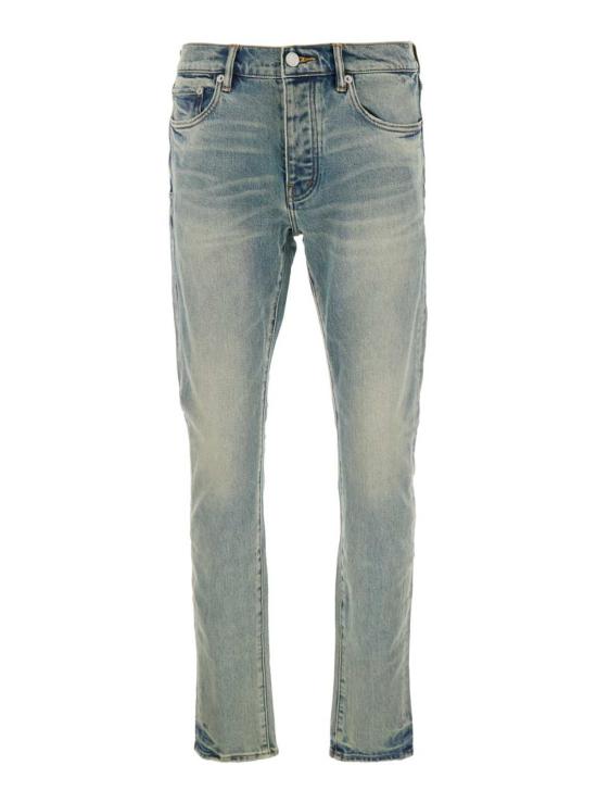  퍼플 브랜드 데님 팬츠 보라색과 연한 파란색이 섞인 데님 진, 벨트 고리와 뒷면에 로고 패치가 있습니다. 맘 진 라이트 블루 색상입니다.