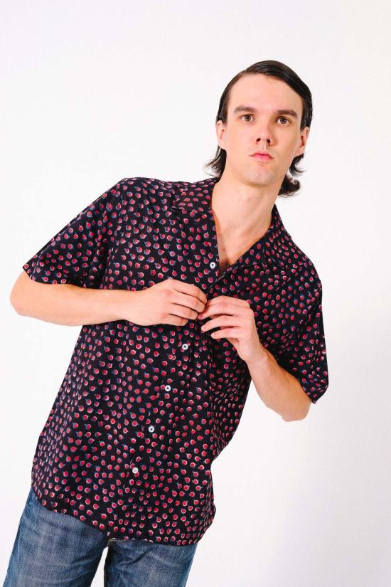  DUSHYANT. 반팔 셔츠 두샨트. 핸드 프린팅 돈 캠프 칼라  블러드 문 프린트 - DUSHYANT