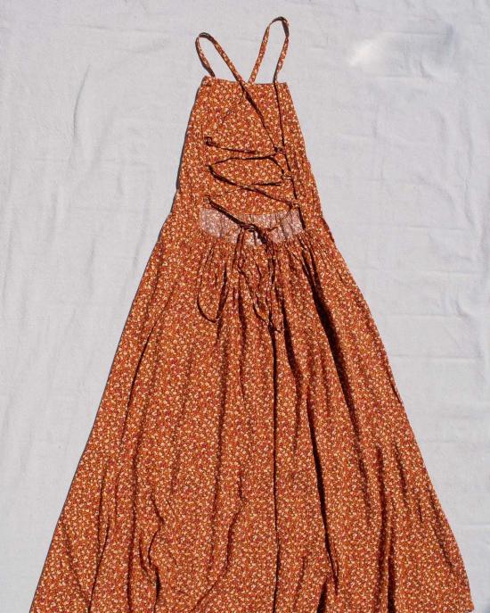  콘라도 롱 원피스 타이백 맥시 드레스 - CONRADO