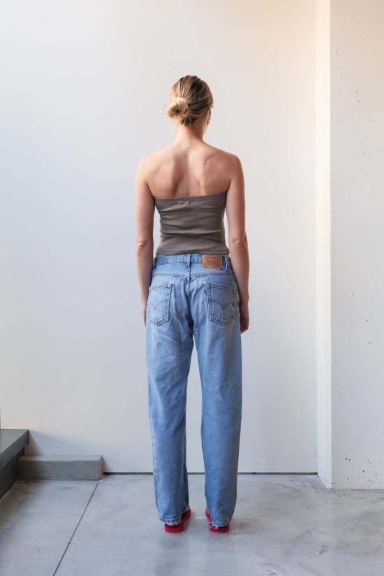  앳 던 민소매 티셔츠 새벽에. 주름진 튜브형 버섯 - AT DAWN.