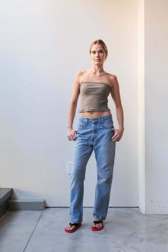  앳 던 민소매 티셔츠 새벽에. 주름진 튜브형 버섯