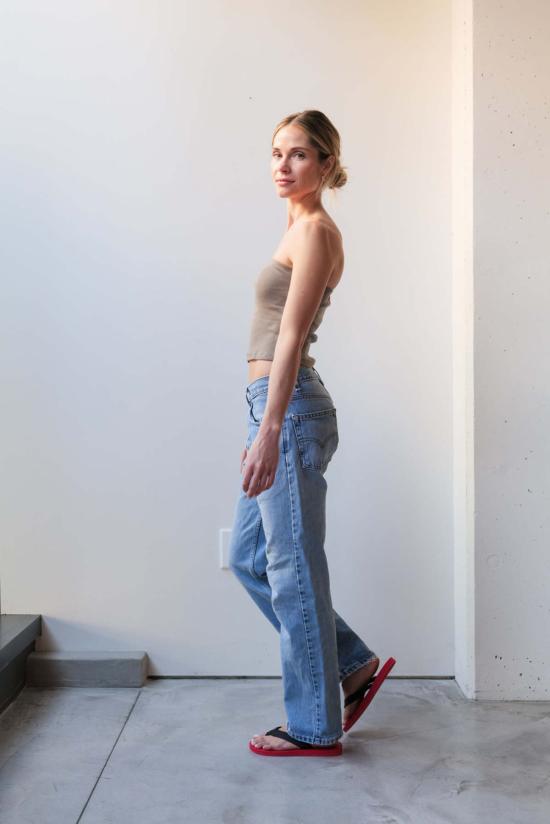  앳 던 민소매 티셔츠 새벽에. 주름진 튜브형 버섯 - AT DAWN.