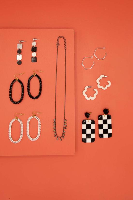  페어 아니타 이어링 체크무늬 레진 귀걸이 - FAIR ANITA