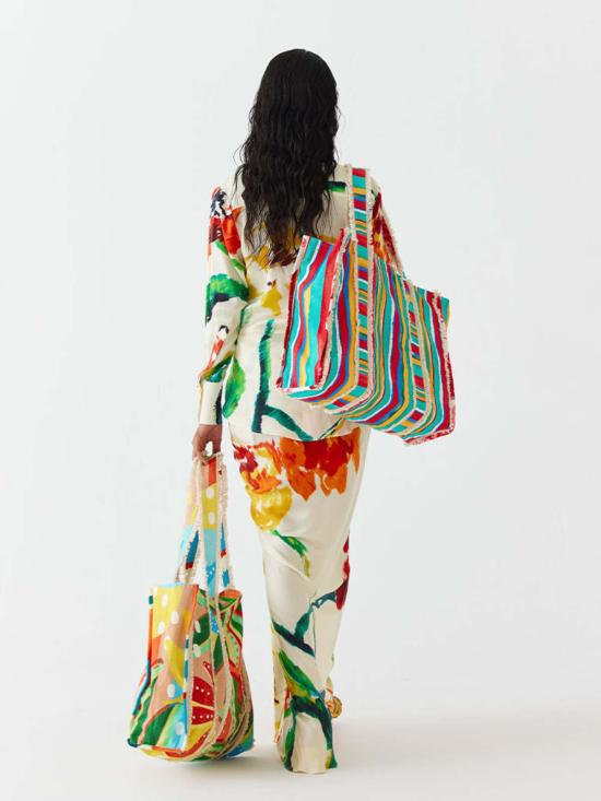  IKKIVI 셔츠 이키비 모네 매듭 셔츠 & 스커트 세트 오프 화이트 - IKKIVI