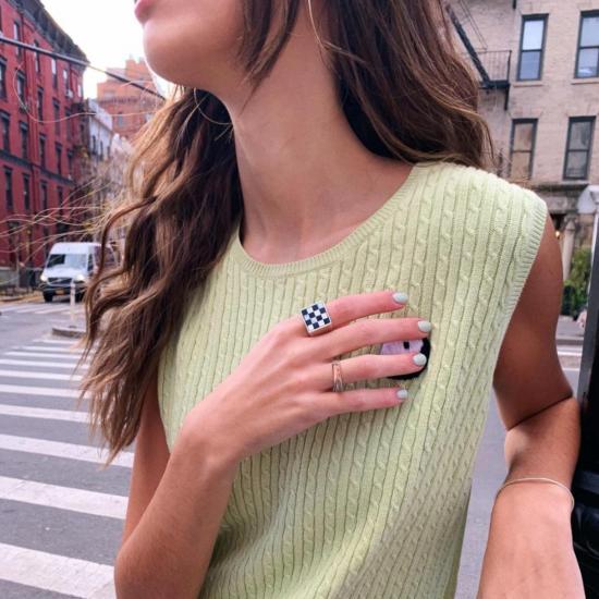  타린 토마스 반지 사무엘 , 체크무늬 블랙 오닉스와 화이트 자개 - TARIN THOMAS