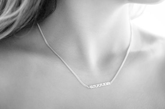  시에라 윈터 주얼리 목걸이/팬던트 워리어 스크립트 목걸이 - SIERRA WINTER JEWELRY