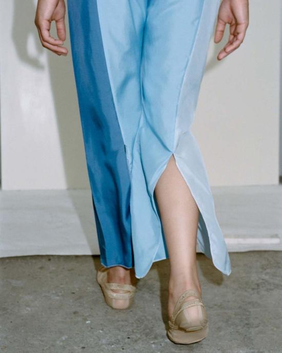  베이스레인지 스트레이트 팬츠 Baserange 로하르 실크 팬츠 콤보 블루 - BASERANGE