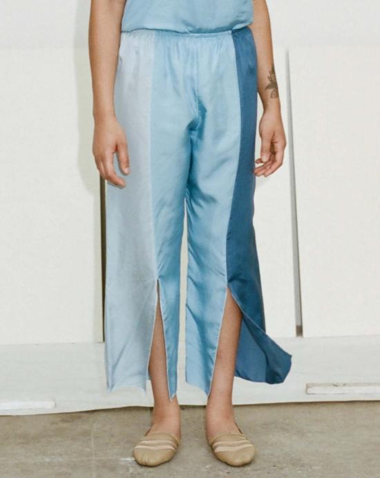  베이스레인지 스트레이트 팬츠 Baserange 로하르 실크 팬츠 콤보 블루 - BASERANGE